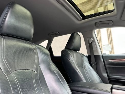 Used 2019 Lexus RX 350L w/ Premium Package image 19