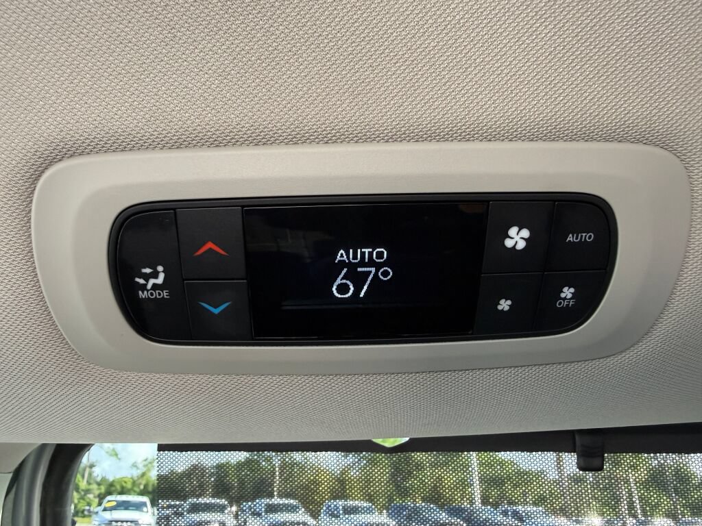Used 2024 Chrysler Pacifica Touring-L FWD image 13