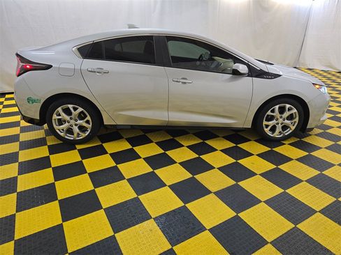 Used 2017 Chevrolet Volt Premier w/ Driver Confidence II Package image 2