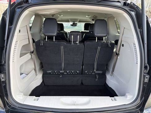 Used 2022 Chrysler Pacifica Touring-L image 23