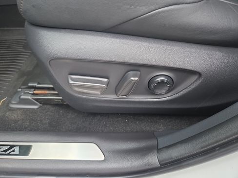 Certified 2024 Toyota Venza XLE AWD/4WD image 32