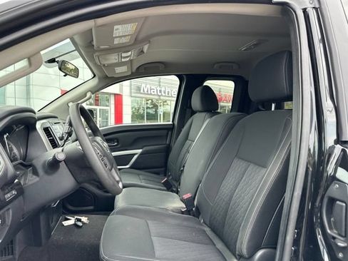 Used 2018 Nissan Titan SV AWD/4WD image 12