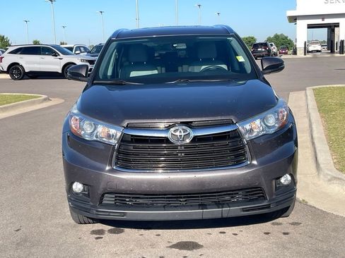 Used 2016 Toyota Highlander XLE FWD image 2