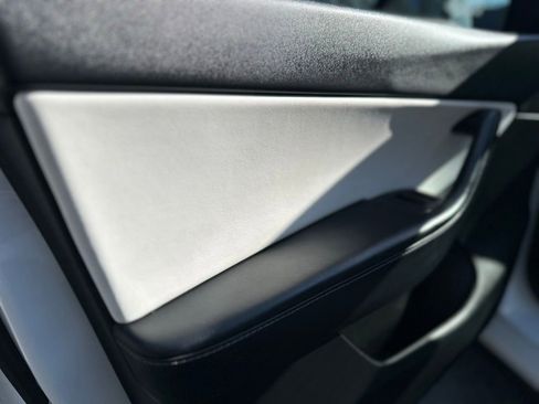 Used 2021 Tesla Model Y Performance image 27