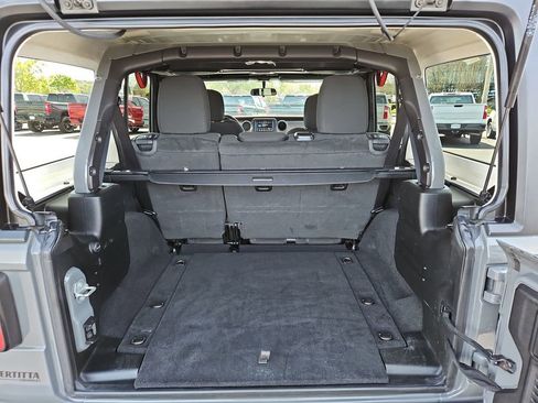 Used 2020 Jeep Wrangler Unlimited Willys image 31