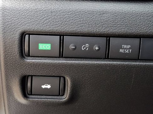 Used 2025 Nissan Sentra SR FWD image 24