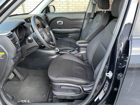 Used 2016 Kia Soul FWD image 9