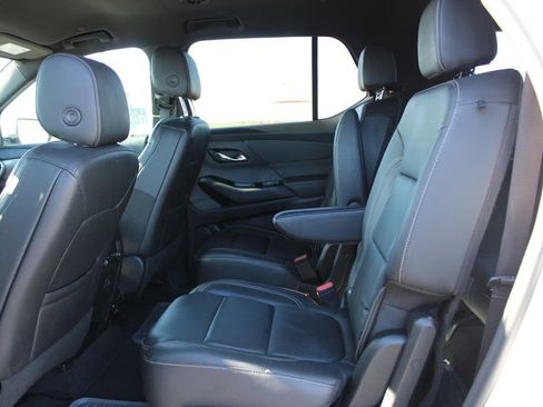 Used 2023 Chevrolet Traverse LT image 25