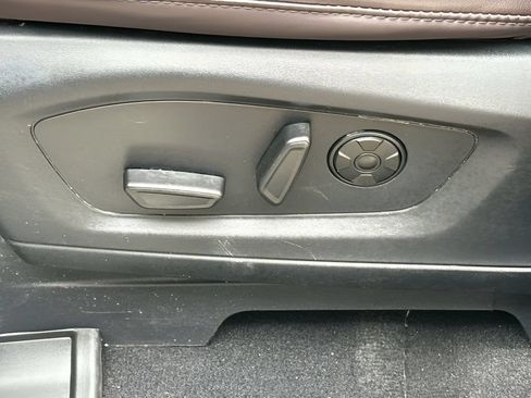 Used 2025 Ford Explorer Platinum AWD/4WD image 21