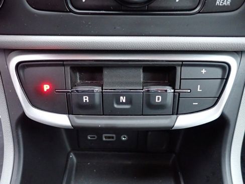 Used 2023 GMC Terrain SLE w/ Driver Convenience Package image 21