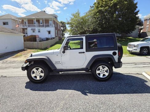 Used 2014 Jeep Wrangler Sport w/ Quick Order Package 24S AWD/4WD image 8
