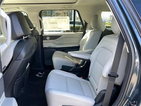 New 2026 Lincoln Navigator Reserve image 7