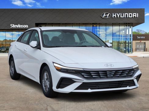 New 2026 Hyundai Elantra SE FWD image 5