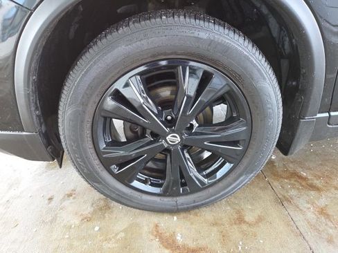 Used 2020 Nissan Rogue SV image 60