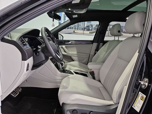 Certified 2024 Volkswagen Tiguan SE R-Line w/ MDO Package, Three-Row FWD image 16