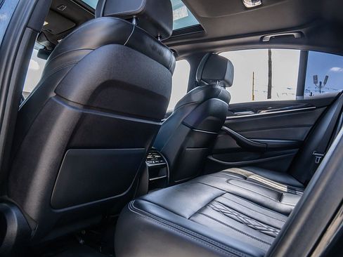 Used 2019 BMW 540i w/ M Sport Package RWD image 17