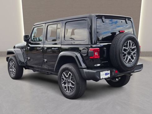 Used 2025 Jeep Wrangler Unlimited Sahara AWD/4WD image 8