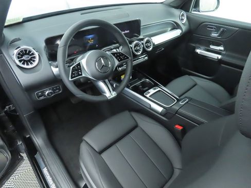 Certified 2025 Mercedes-Benz GLB 250 image 9