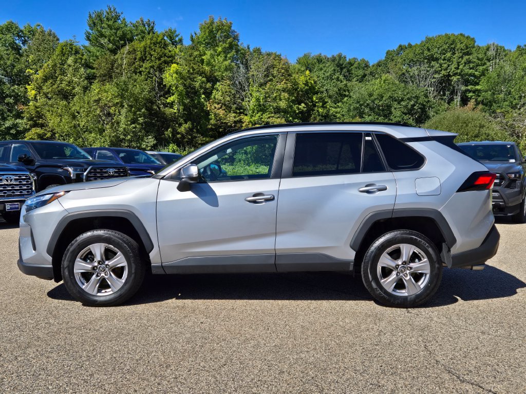 Used 2025 Toyota RAV4 XLE AWD/4WD image 2