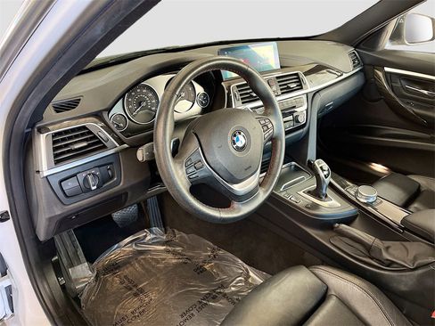 Used 2018 BMW 330i xDrive Sedan w/ Convenience Package image 9