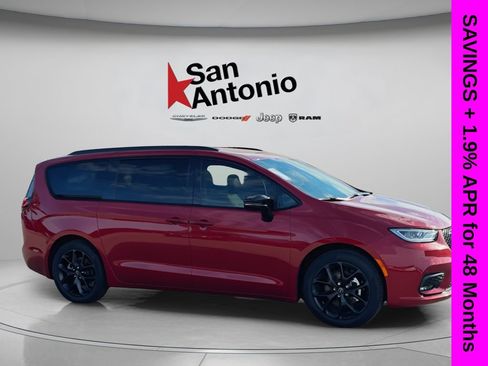 New 2026 Chrysler Pacifica Select w/ S Appearance Package FWD image 1