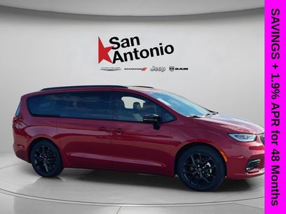 New 2026 Chrysler Pacifica Select w/ S Appearance Package