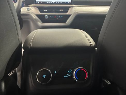 Used 2025 Ford Explorer Active AWD/4WD image 27