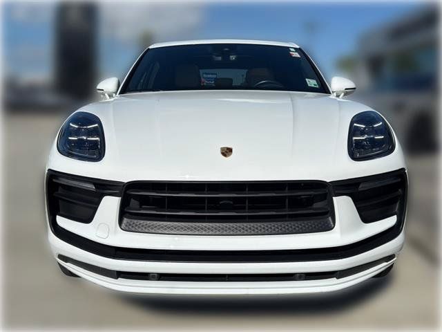 Used 2022 Porsche Macan AWD/4WD image 2