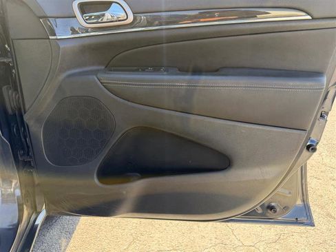 Used 2014 Jeep Grand Cherokee Overland image 28