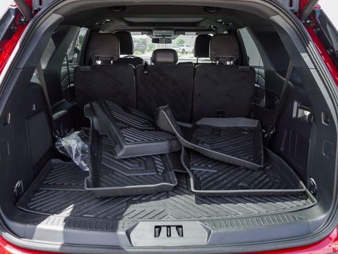 Used 2025 Ford Explorer Platinum AWD/4WD image 14