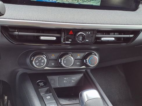 Used 2025 Nissan Kicks SV FWD image 7