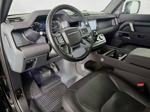 Used 2023 Land Rover Defender 110 X-Dynamic SE image 9