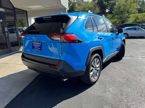 Used 2021 Toyota RAV4 XLE Premium AWD/4WD image 7