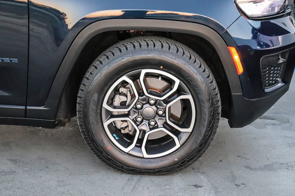 Used 2024 Jeep Grand Cherokee Trailhawk AWD/4WD image 11