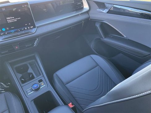 New 2026 Volkswagen Tiguan SE image 12