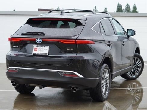 Certified 2024 Toyota Venza XLE image 7