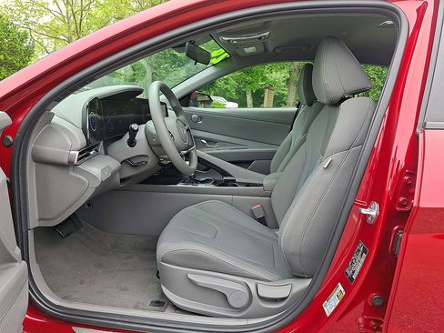 Used 2024 Hyundai Elantra Blue FWD image 11