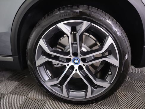 Used 2025 BMW X5 xDrive50e w/ Parking Assistance Package AWD/4WD image 32