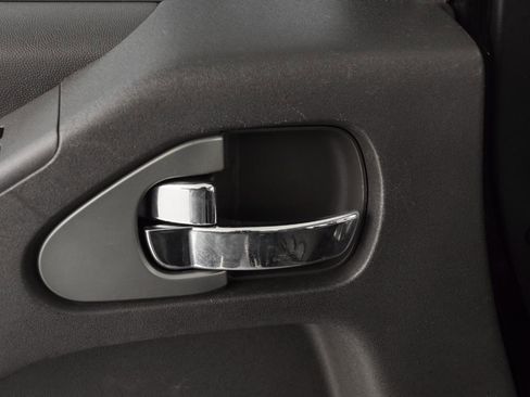 Used 2015 Nissan Frontier PRO-4X image 29