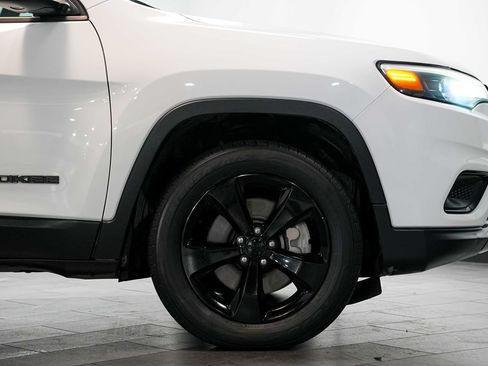 Used 2019 Jeep Cherokee Latitude Plus AWD/4WD image 9