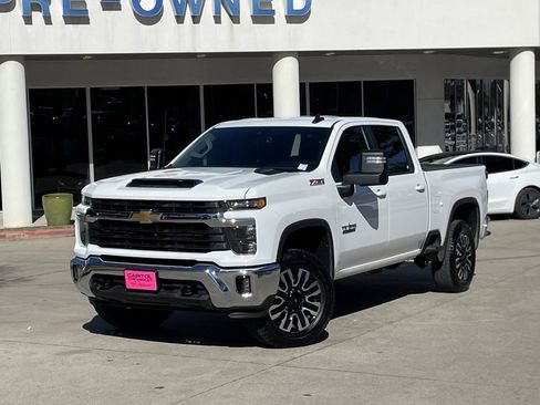 Used 2024 Chevrolet Silverado 2500 LT w/ Texas Edition image 9