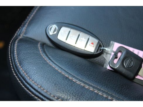 Used 2018 Nissan Titan SL w/ Chrome Package image 34