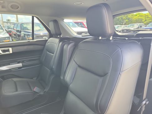 Used 2023 Ford Explorer XLT w/ Equipment Group 202A RWD image 15