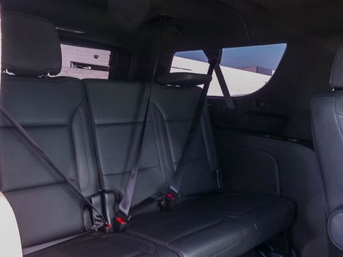 Used 2022 Chevrolet Suburban Z71 w/ Luxury Package image 16