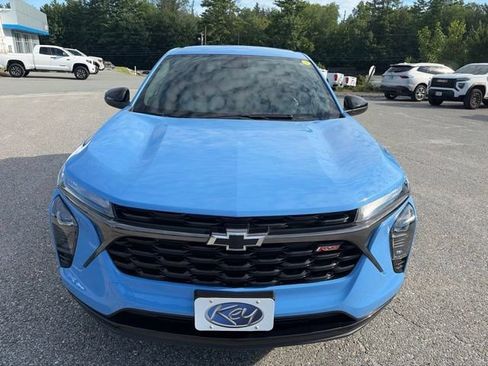 Used 2024 Chevrolet Trax RS w/ Driver Confidence Package FWD image 2