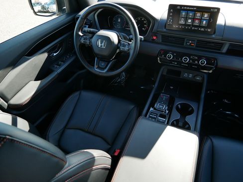 Certified 2024 Honda Pilot TrailSport image 9