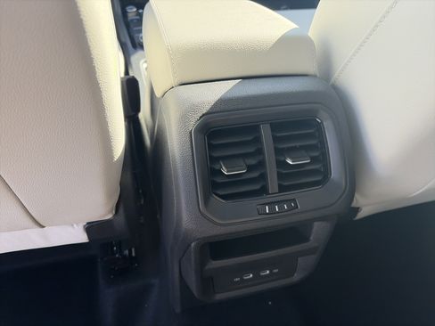 New 2026 Volkswagen Taos SE image 14