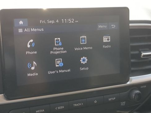 Used 2025 Hyundai Venue SEL FWD image 17
