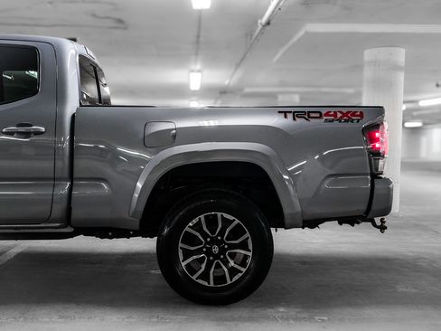 Used 2020 Toyota Tacoma TRD Off-Road AWD/4WD image 14