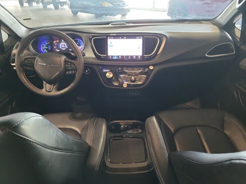 Used 2024 Chrysler Pacifica Limited FWD image 18